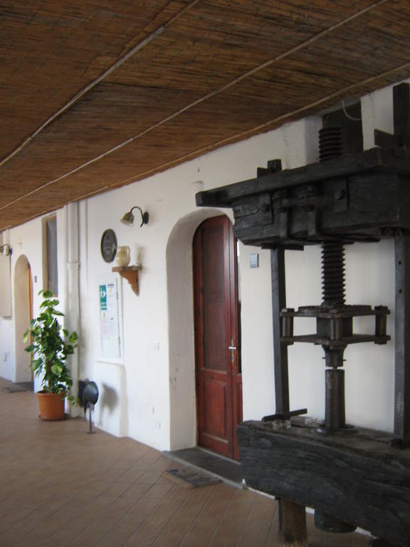 Albergo Seaside Leni Exterior photo