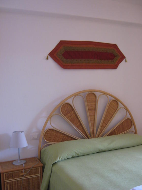Albergo Seaside Leni Room photo